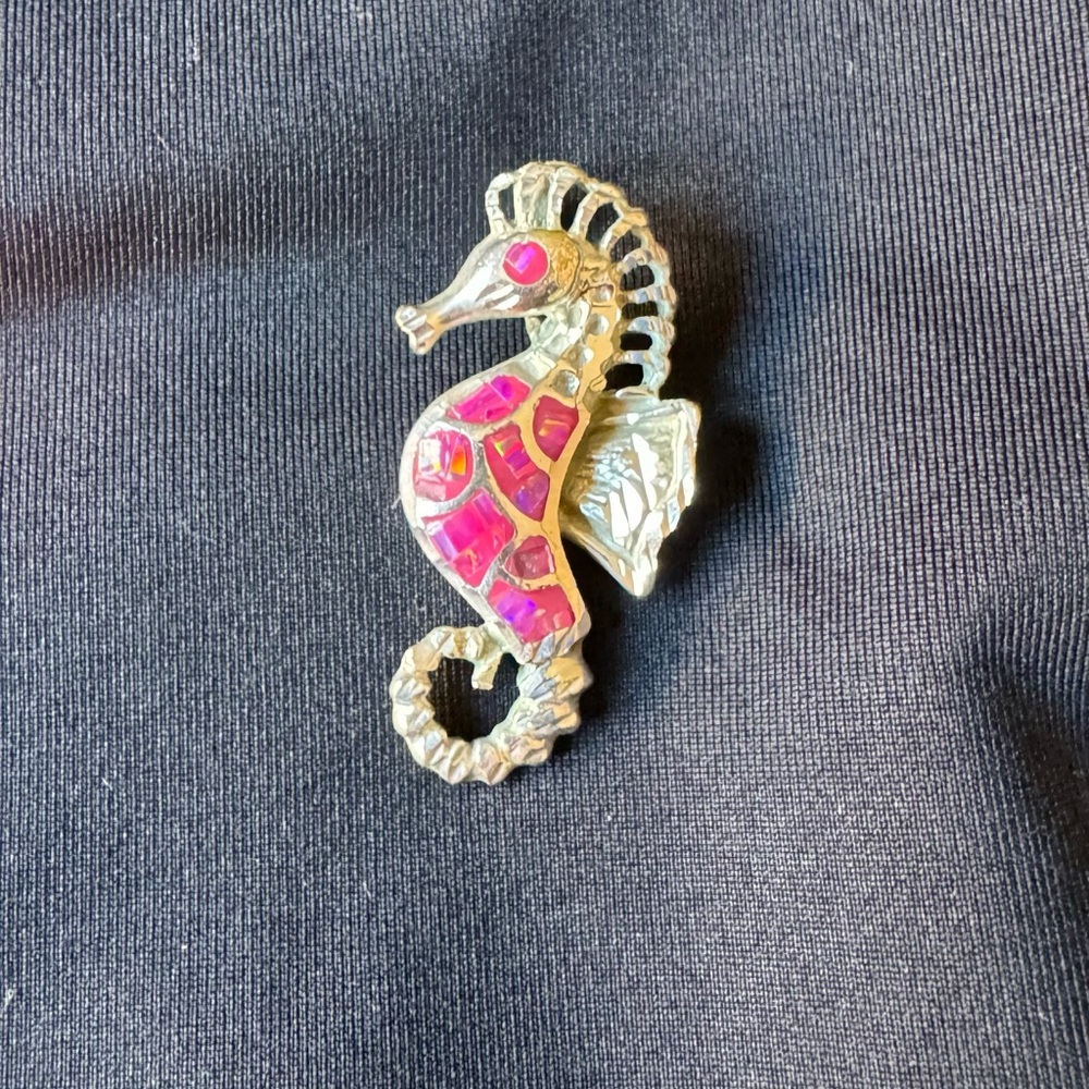 Sterling silver seahorse pendant